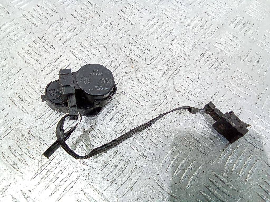 моторчик заслонки печки BMW X5 E53 2000, 69026989