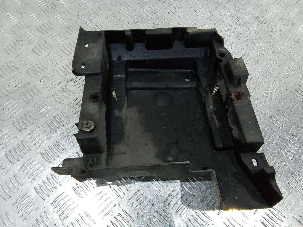 полка аккумулятора Renault Laguna 2 поколение 2003, 8200003065