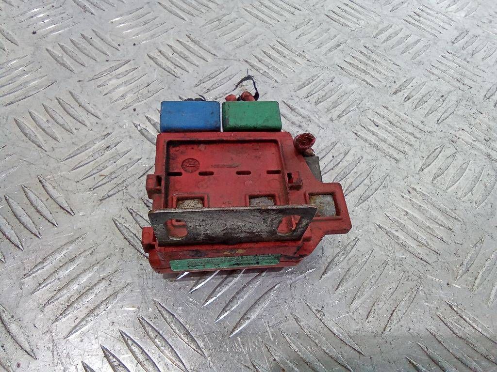 плюсовой провод аккумулятора Renault Megane 3 поколение 2009, 8200427594