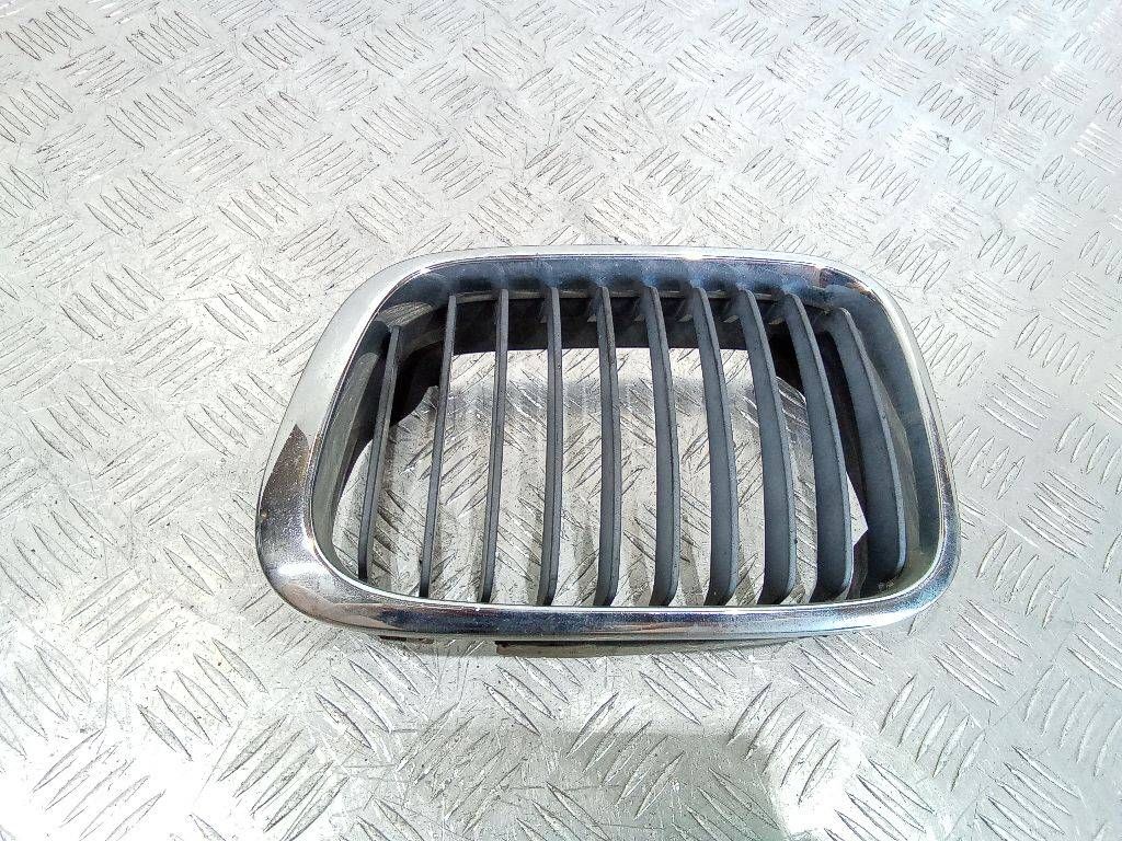 решетка радиатора BMW 3 серия E46 2002, 61697910