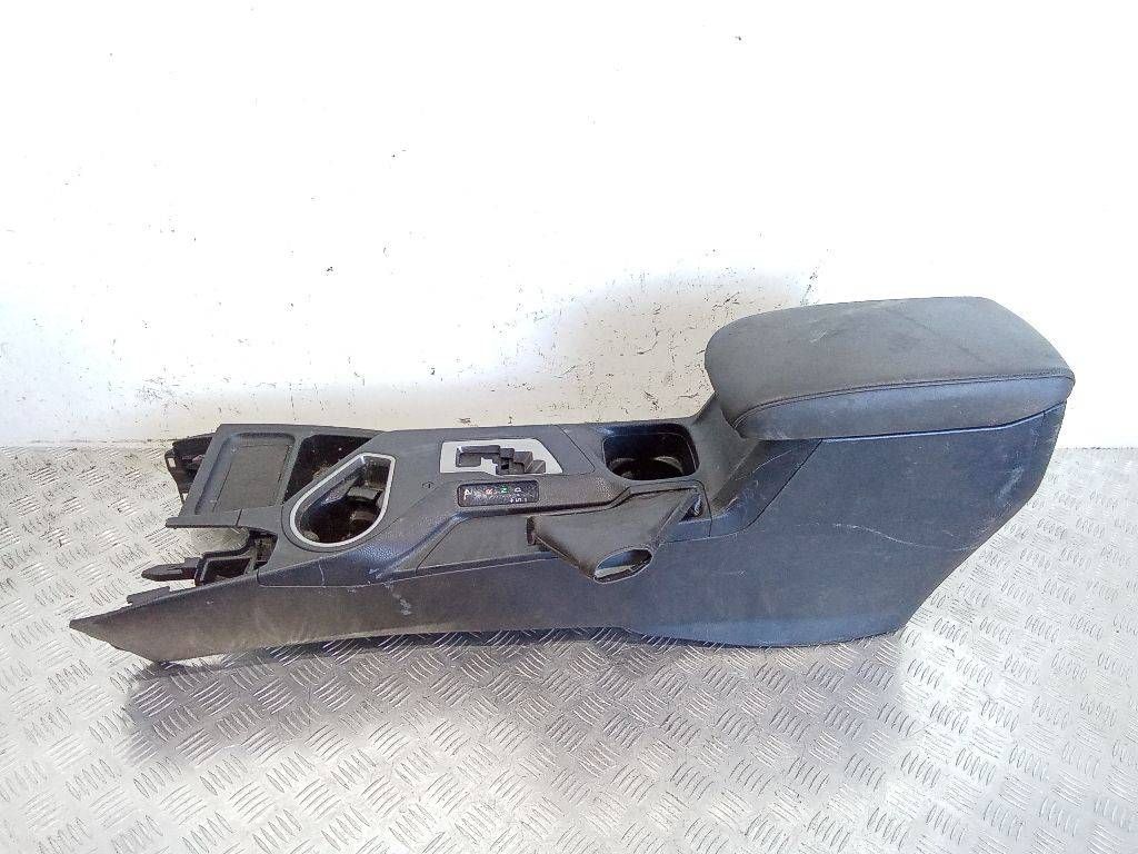 подлокотник Toyota RAV4 4 поколение (XA40) [рестайлинг] 2016, 5890142300