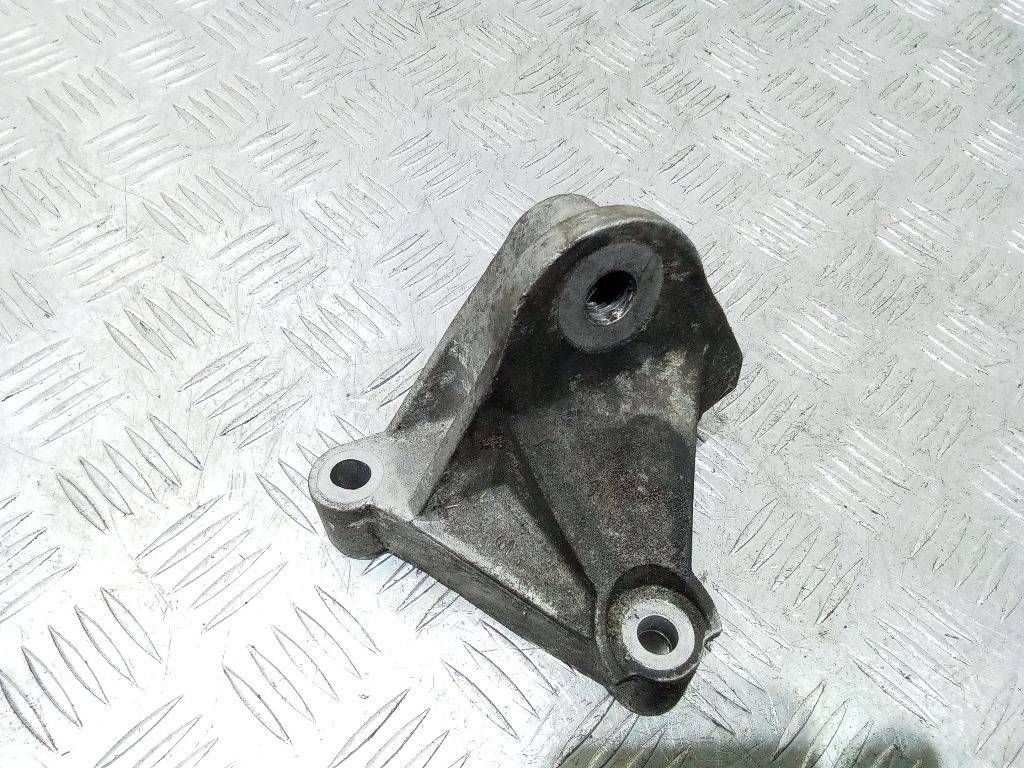 кронштейн двигателя Renault Scenic 2 поколение 2006, 1.9 л., дизель, МКПП, 8200072747