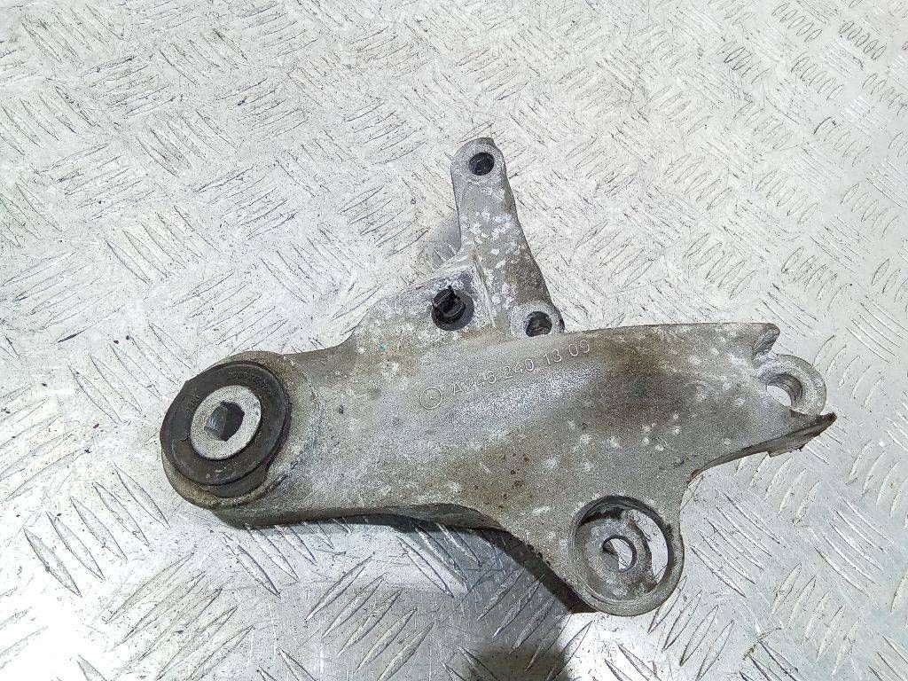 кронштейн двигателя Mercedes-Benz A-Класс W176 2013, A2462401309