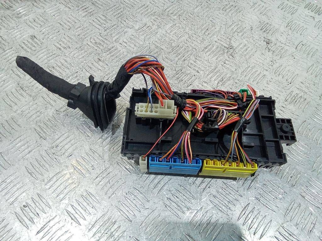 блок предохранителей Mercedes-Benz A-Класс W176 2013, A2469067100