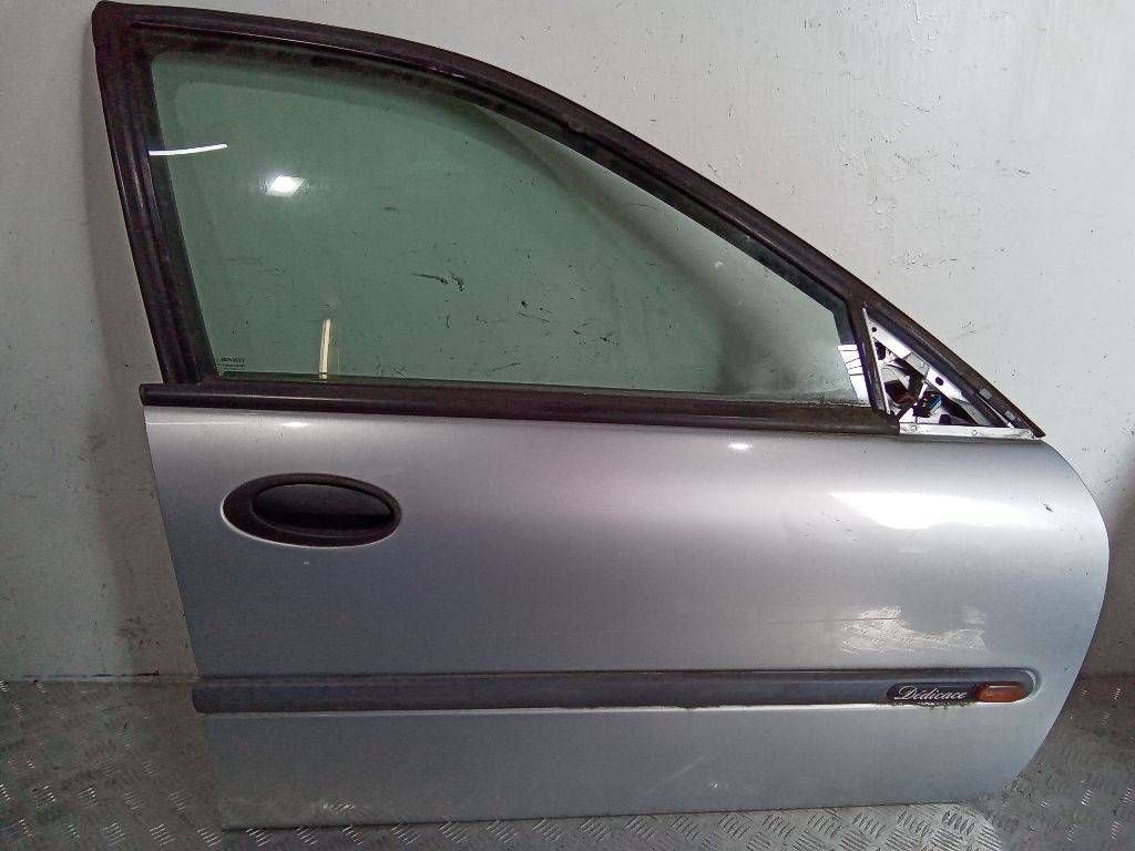дверь передняя правая Renault Laguna 1 поколение [рестайлинг] 1999