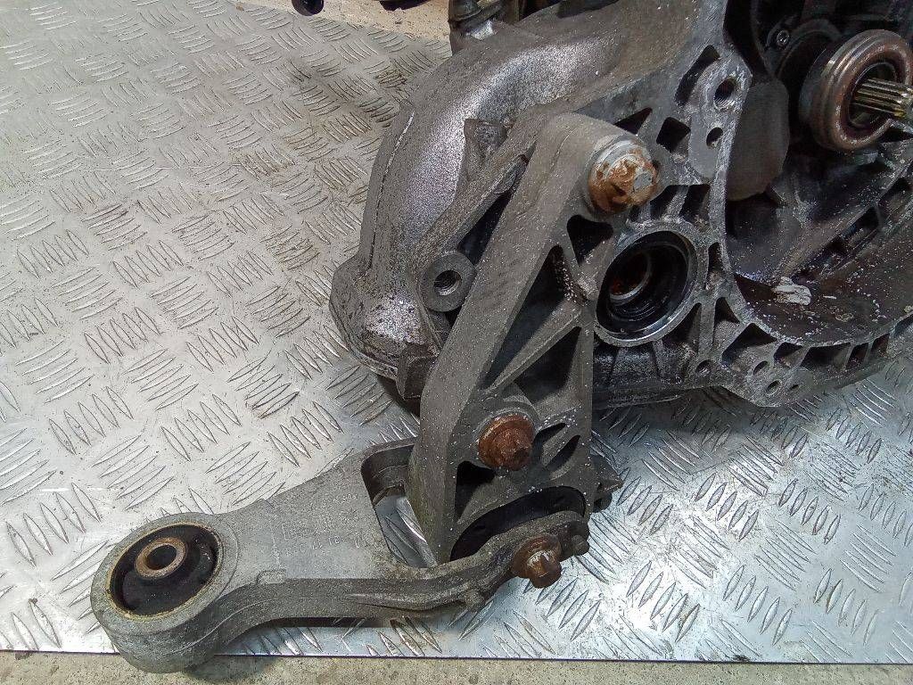 подушка крепления КПП Opel Corsa D 2008, 1.3 л., дизель, МКПП, 13117088