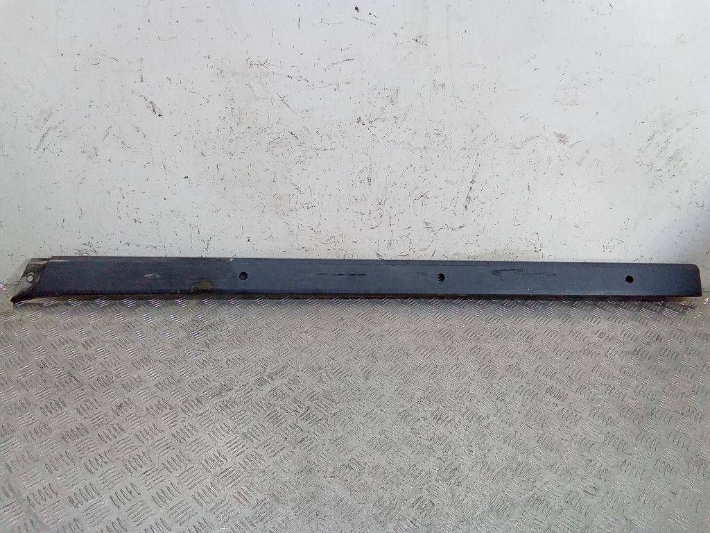 пластик Mercedes-Benz Axor 1 поколение 2003, A9738110110