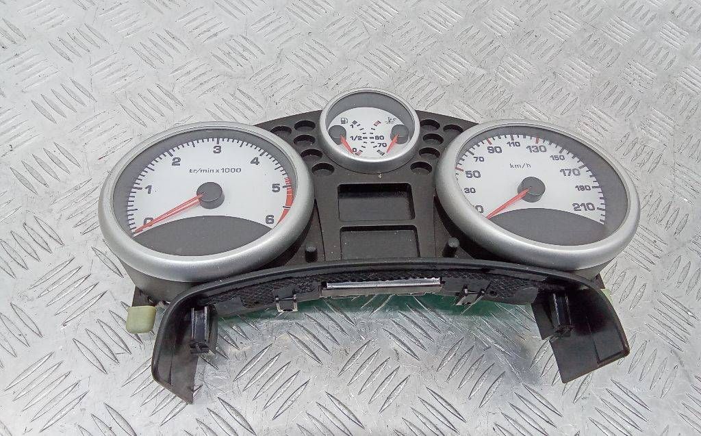 щиток приборов (приборная панель) Peugeot 207 1 поколение [рестайлинг] 2010, 9666133180