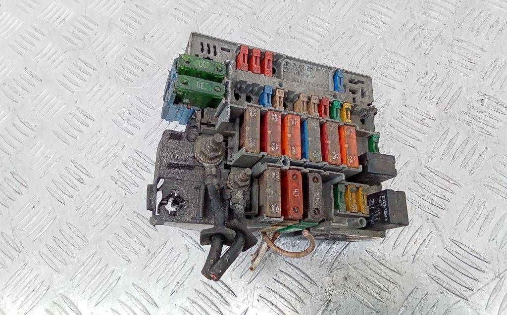 блок предохранителей Citroen Xsara Picasso 1 поколение 2000, 9628024480