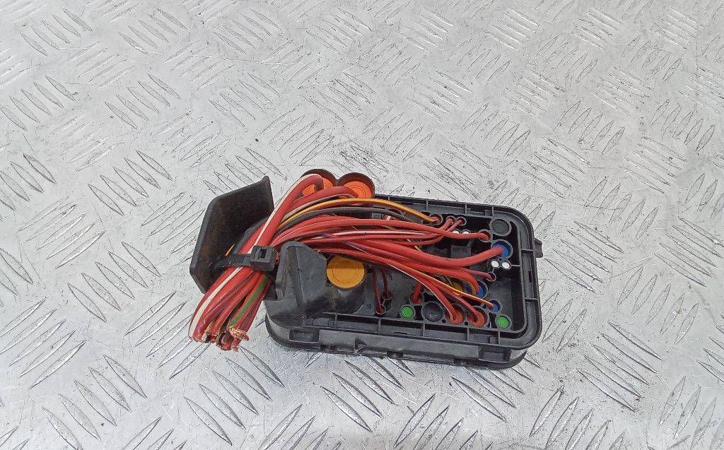 блок реле Volkswagen Passat B6 2005, 1K0937700