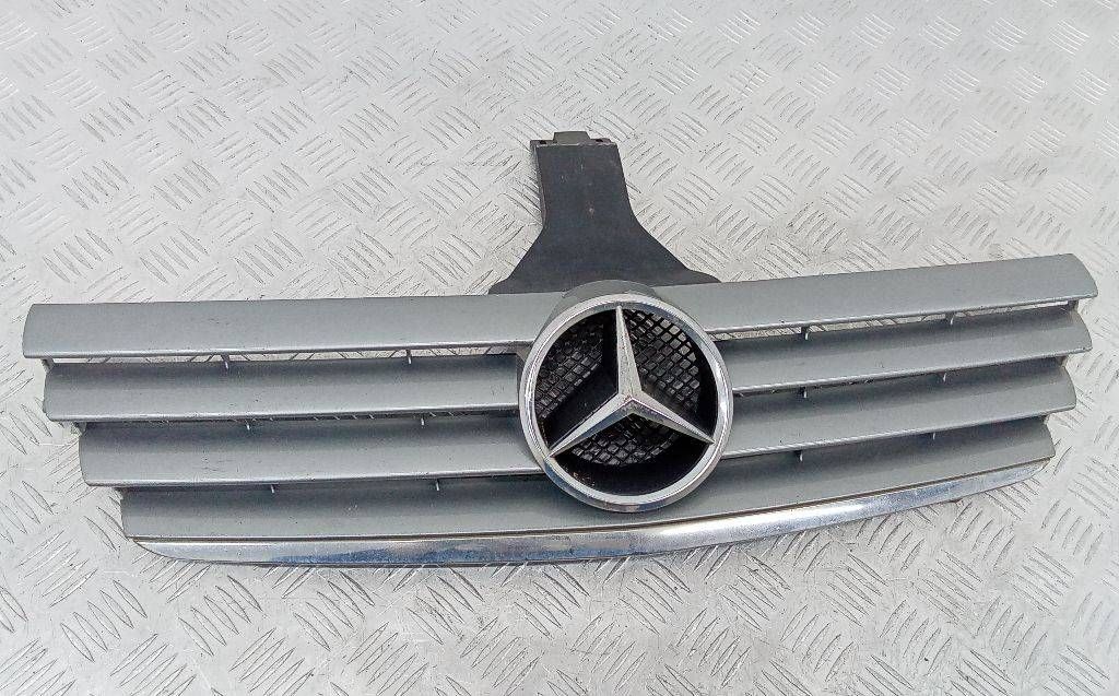 решетка радиатора Mercedes-Benz C-Класс W203/S203/CL203 2002, A2038800383