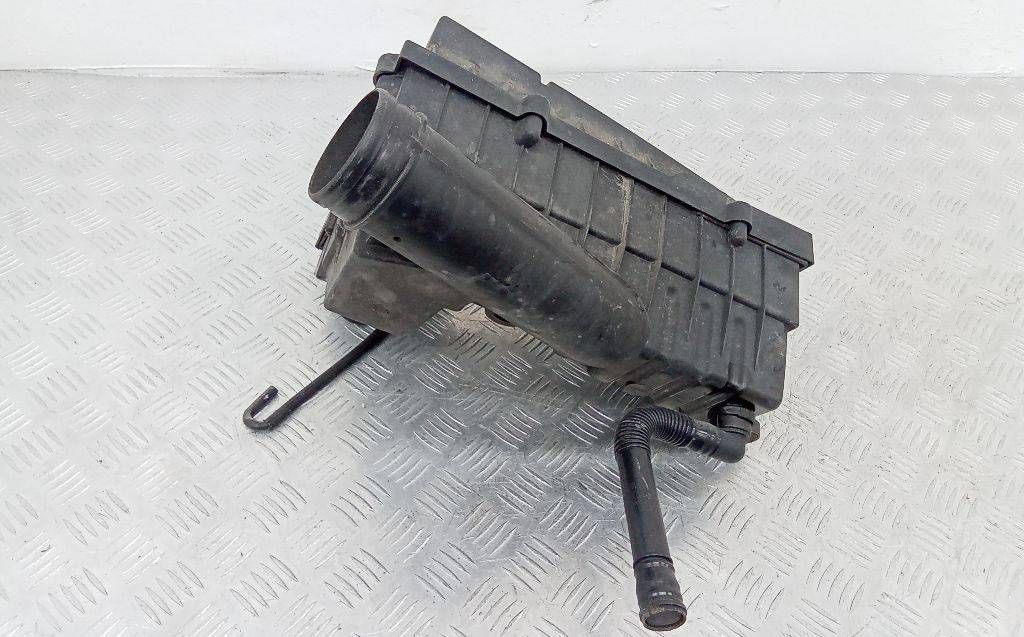 корпус воздушного фильтра Volkswagen Passat B6 2005, 3C0129607