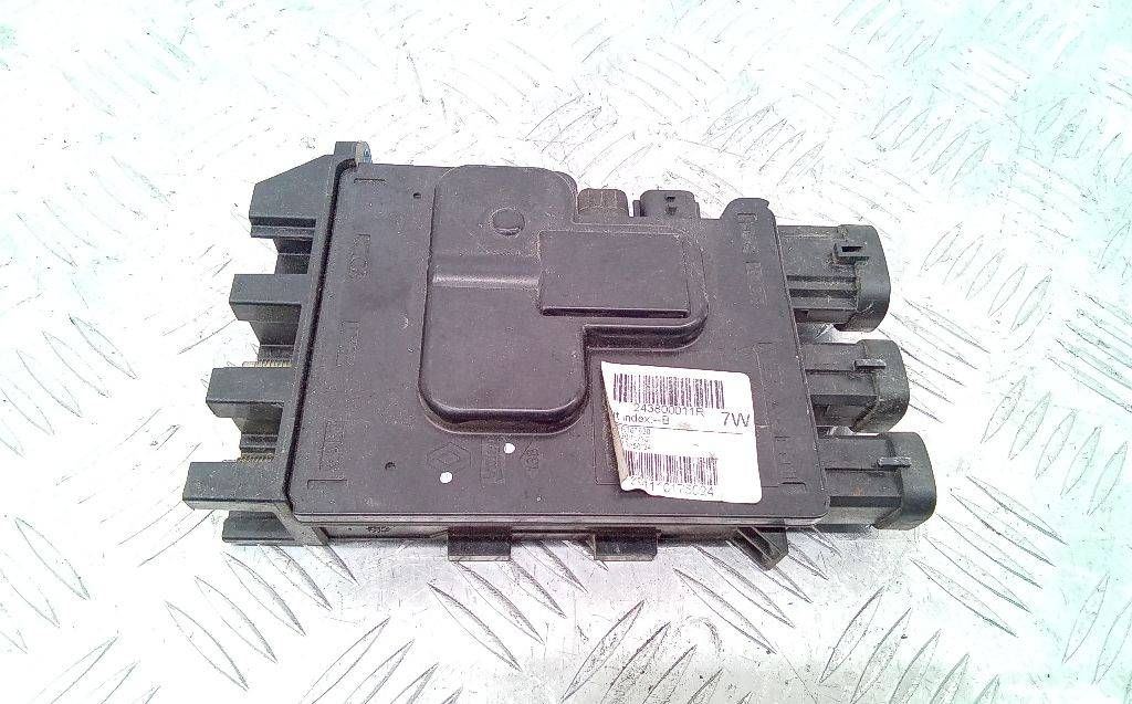 блок предохранителей Renault Megane 3 поколение 2010, 1.9 л., дизель, МКПП, 243800011R