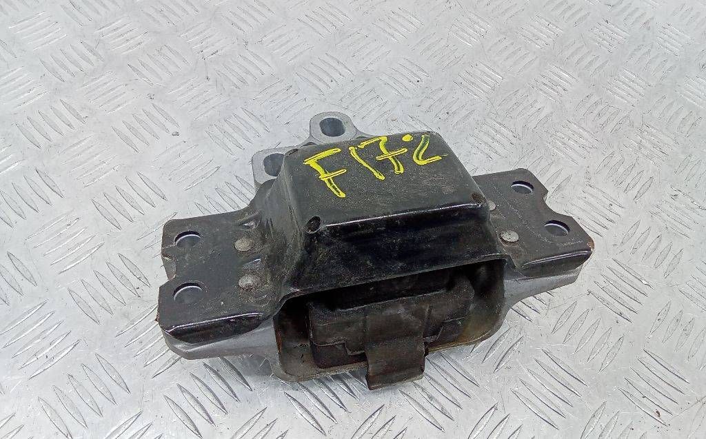 подушка крепления двигателя Volkswagen Passat B6 2005, 3C0199555