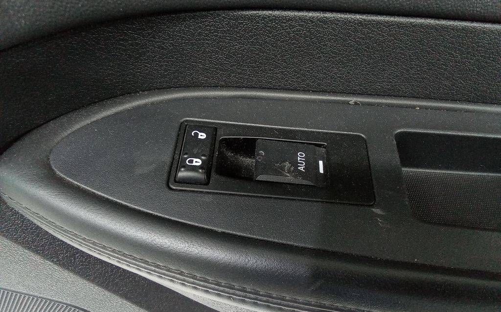 кнопка стеклоподъемника двери Chrysler 300C 1 поколение 2008