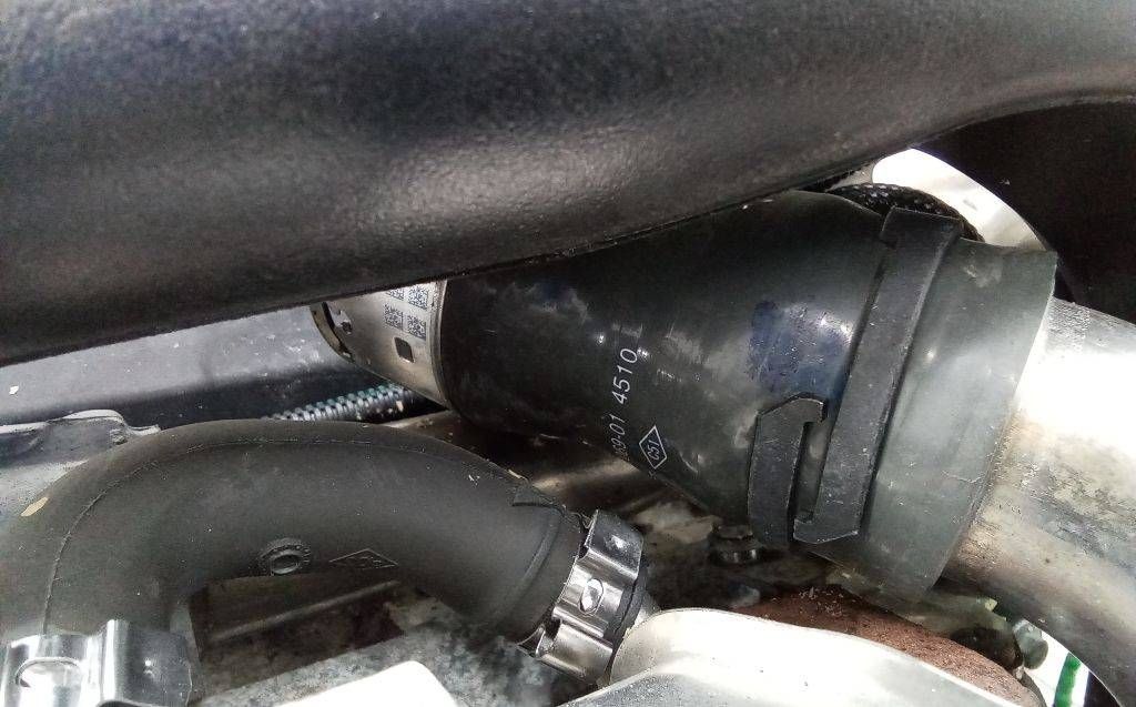 патрубок интеркулера Renault Duster 1 поколение 2010, 1.5 л., дизель, MANC00069-01