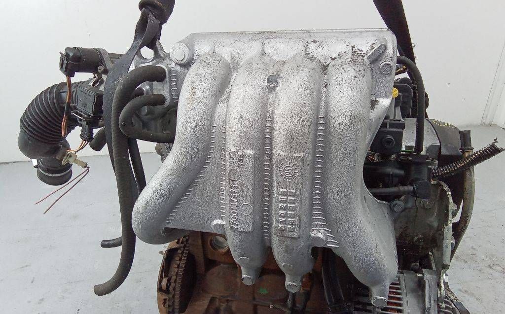 коллектор впускной Renault Megane 1 поколение 1998, 1.6 л., бензин, МКПП, 7700107573