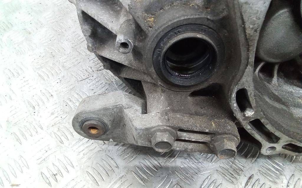 кронштейн КПП Mazda 6 GG 2003, 2.0 л., дизель, МКПП