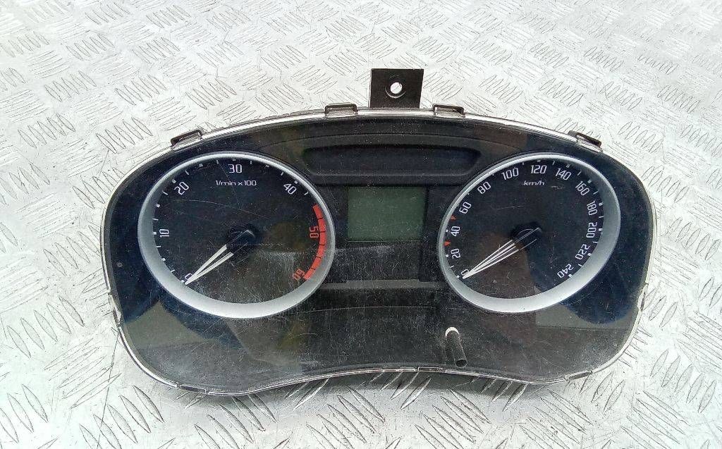 щиток приборов (приборная панель) Skoda Fabia 2 поколение (5J) 2008, 5J0920811C