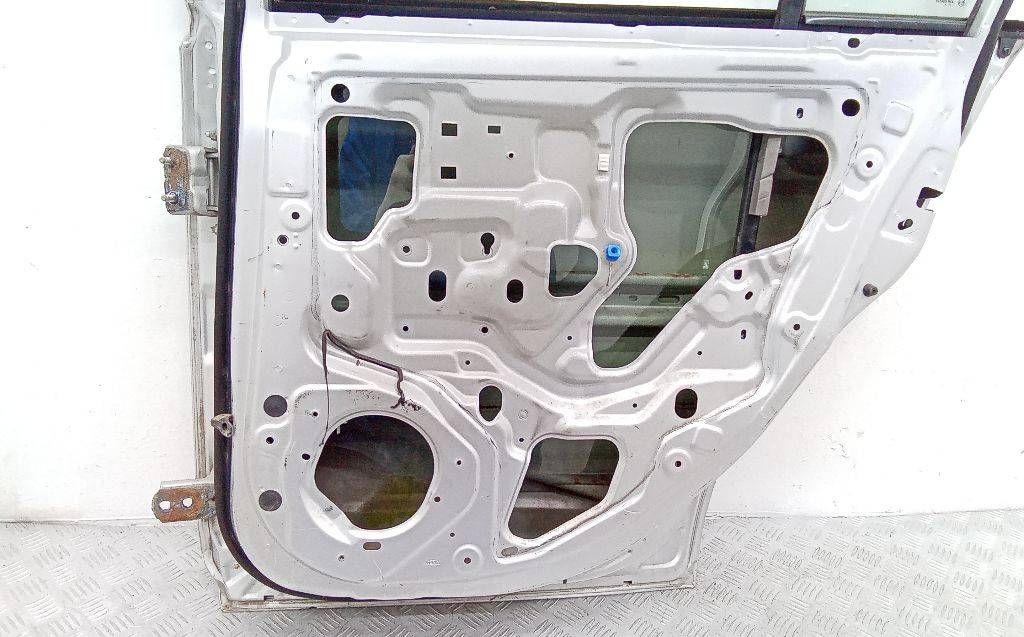 стекло двери задней правой Nissan Versa C11 2008