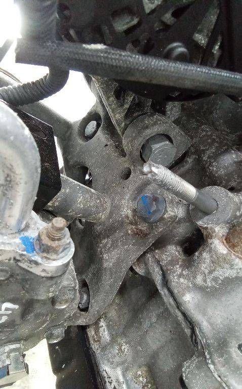 кронштейн компрессора кондиционера Suzuki SX4 1 поколение 2007, 1.6 л., дизель, МКПП