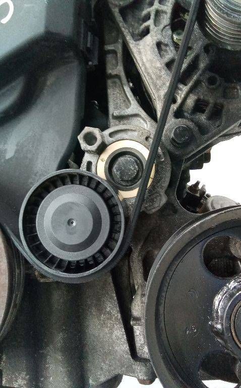кронштейн генератора Renault Clio 3 поколение 2006, 1.5 л., дизель, МКПП, 8200473400