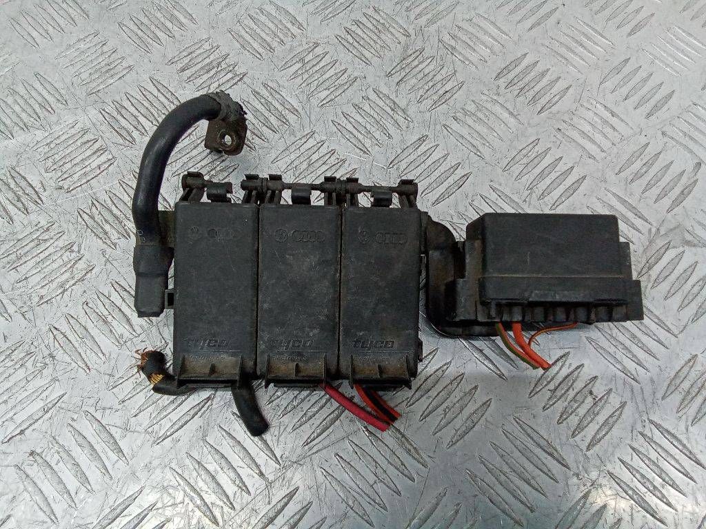 блок предохранителей Volkswagen Polo 4 поколение 2005, 5Z0937548C