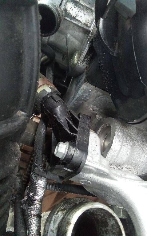 фланец (тройник) системы охлаждения Renault Clio 3 поколение 2005, 1.5 л., дизель, МКПП, 8200337841