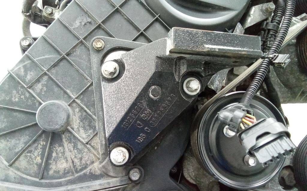 кронштейн двигателя Opel Zafira 2 поколение (B) [рестайлинг] 2010, 1.7 л., дизель, МКПП, 13125628