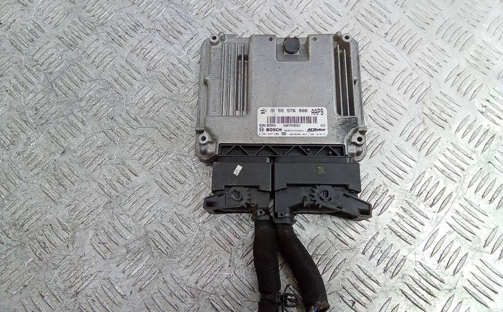 блок управления двигателем Opel Insignia 1 поколение (A) 2010, 2.0 л., дизель, МКПП, 55576906