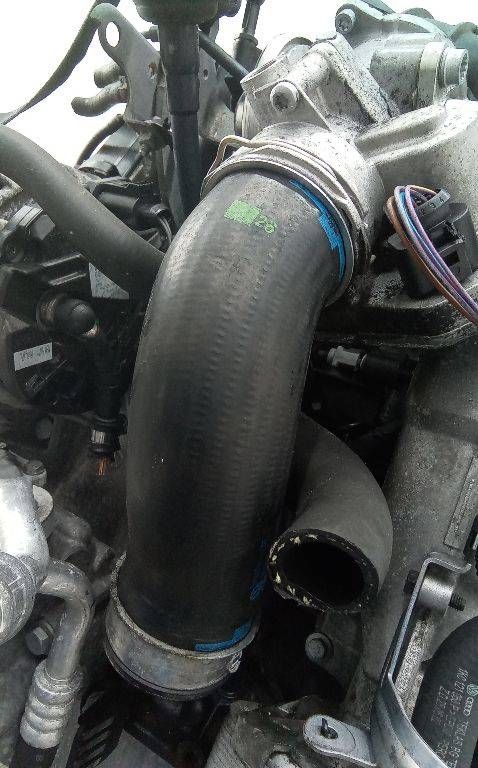 патрубок интеркулера Volkswagen Golf 5 поколение 2007, 2.0 л., дизель, АКПП, 1K0145838