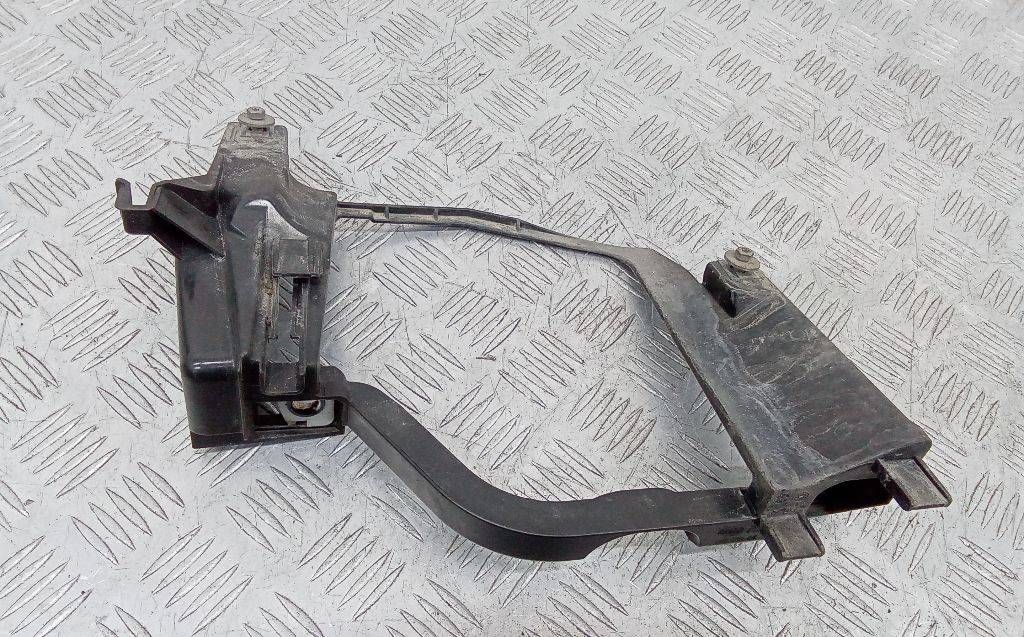 крепление фары правой BMW 5 серия E60/E61 2003, 15873800