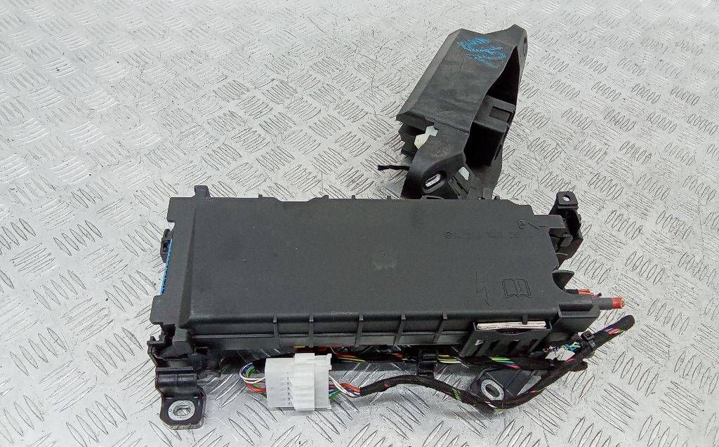блок предохранителей Mercedes-Benz A-Класс W176 [рестайлинг] 2016, A2465402614