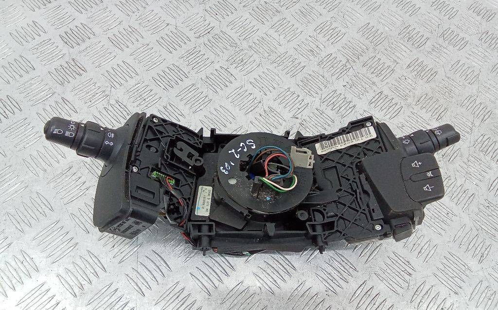 переключатель подрулевой (стрекоза) Renault Scenic 2 поколение 2003, 8200127727