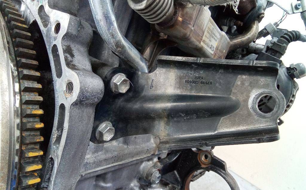 кронштейн двигателя Toyota Corolla Verso 2 поколение AR10 2007, 2.2 л., дизель, МКПП, 17119-0R010