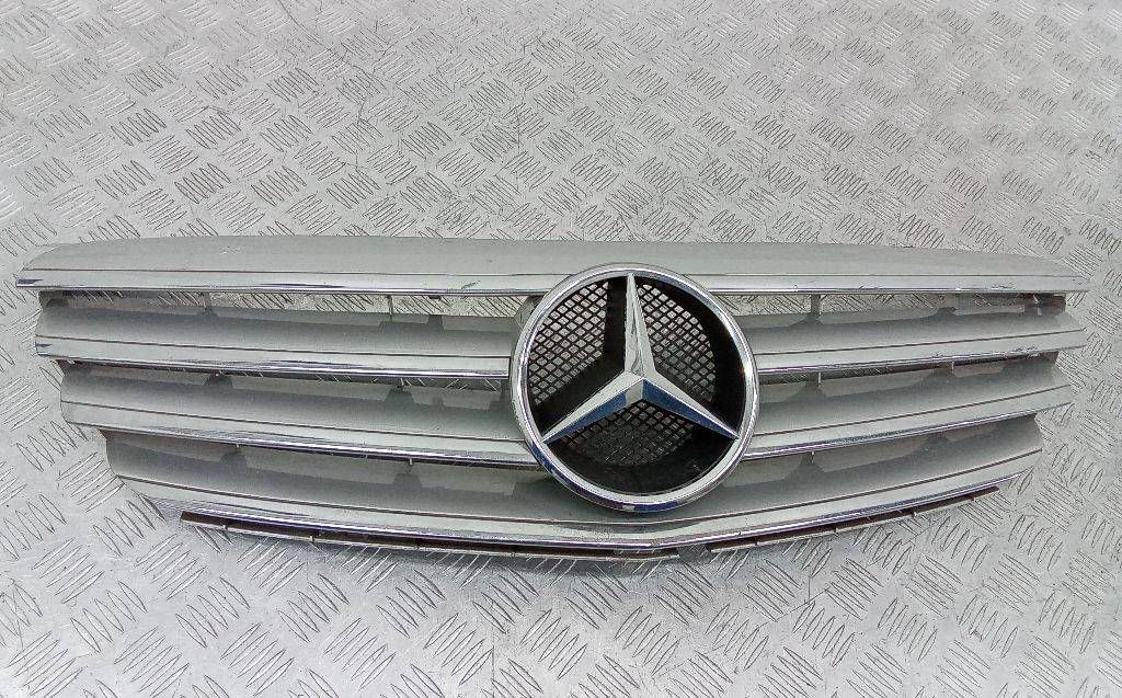 решетка радиатора Mercedes-Benz A-Класс W169 2006, A1698800783