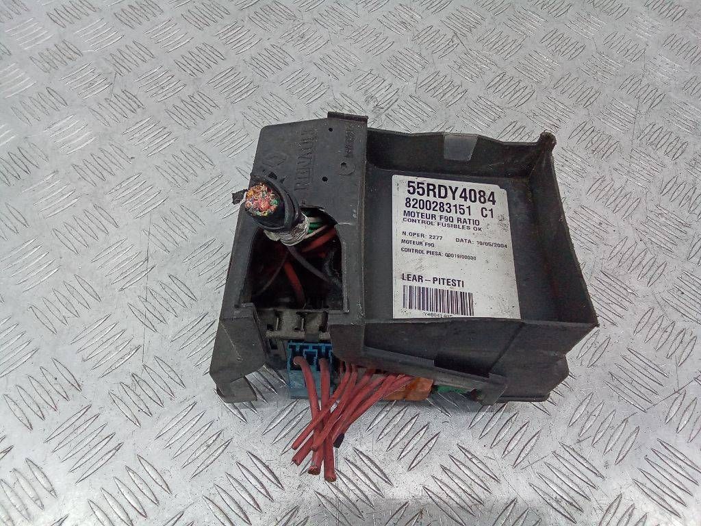 блок предохранителей Renault Laguna 2 поколение 2004, 1.9 л., дизель, МКПП, 8200283151