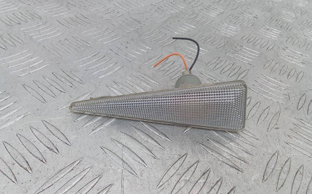 повторитель поворота на крыле левый Renault Scenic 2 поколение 2006, 8200633416