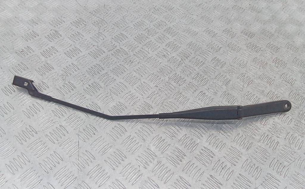 щеткодержатель (поводок стеклоочистителя, дворник) Ford Fiesta 6 поколение 2011, 8A6117526