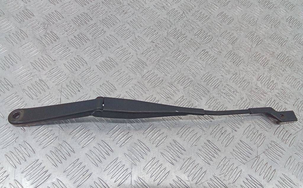 щеткодержатель (поводок стеклоочистителя, дворник) Ford Fiesta 6 поколение 2011, 8A6117526