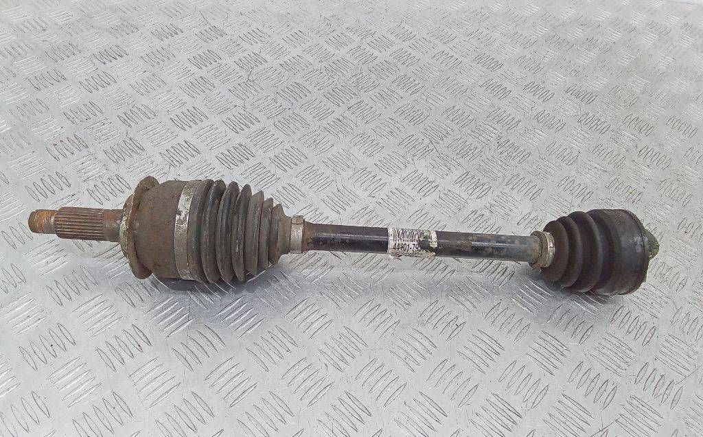 полуось передняя правая (приводной вал, ШРУС) Suzuki SX4 1 поколение 2007, 1.6 л., дизель, 44101-79J70