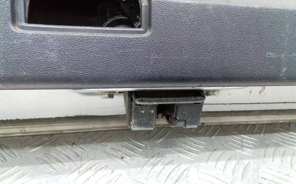 замок багажника Toyota Corolla Verso 2 поколение AR10 2007