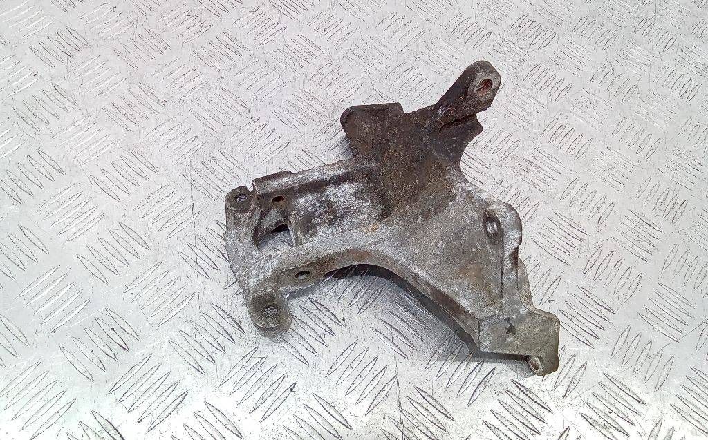 кронштейн компрессора кондиционера Subaru Impreza 2 поколение (GD/GG) [рестайлинг] 2005, 2.0 л., бензин, МКПП