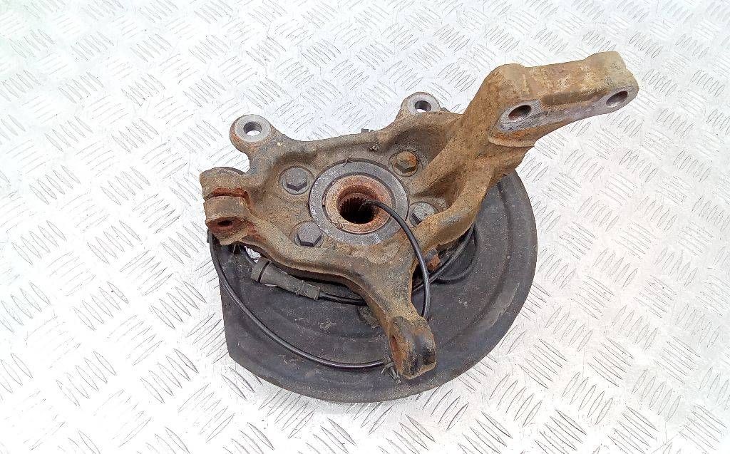 кулак поворотный правый Nissan Juke YF15 2011