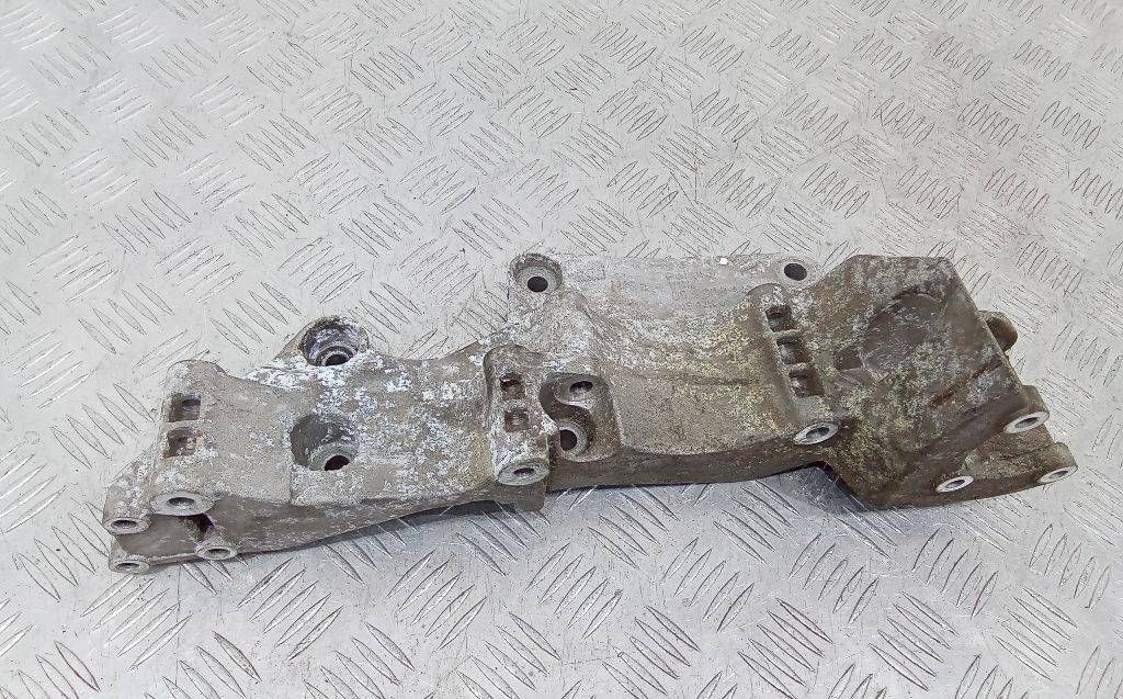 кронштейн генератора Audi A3 8P 2005, 1.8 л., бензин, МКПП, 06A903143