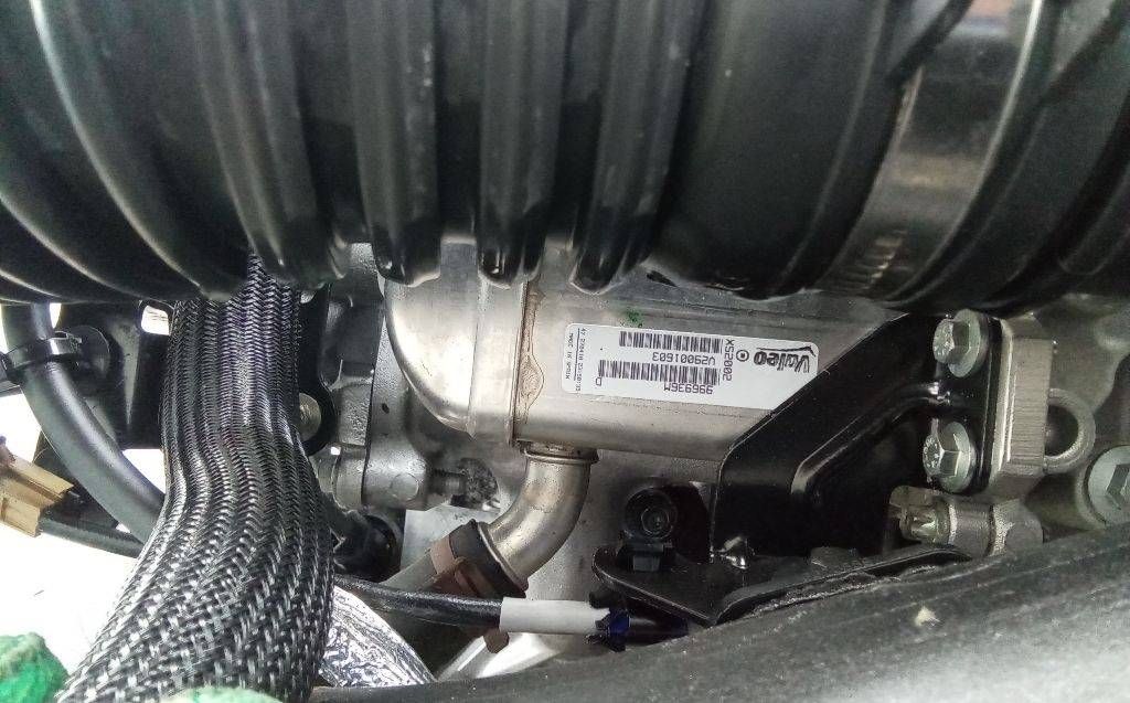 охладитель EGR / Радиатор EGR Renault Megane 3 поколение 2010, 1.9 л., дизель, МКПП, V29001603