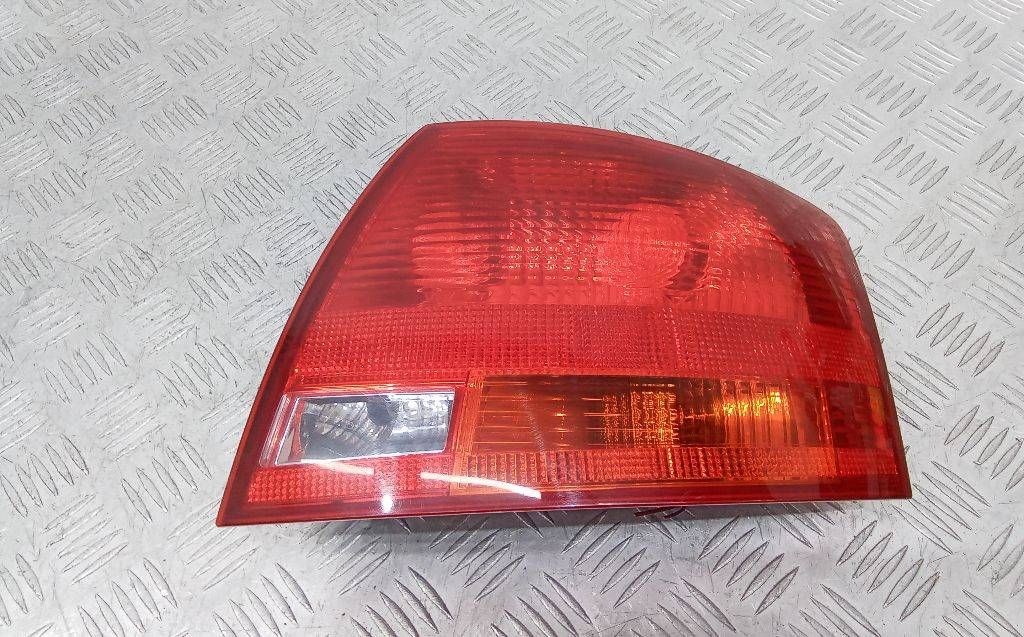 фонарь задний правый Audi A4 B7 2006, 8E9945096