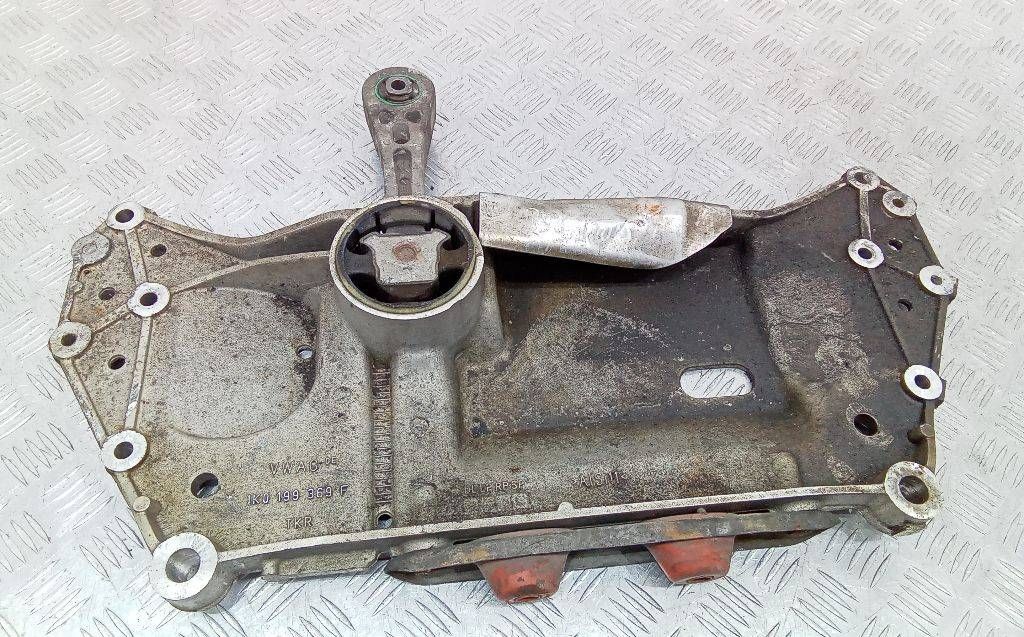 балка подвески передняя (подрамник) Volkswagen Golf 4 поколение 2005, 1K0199369