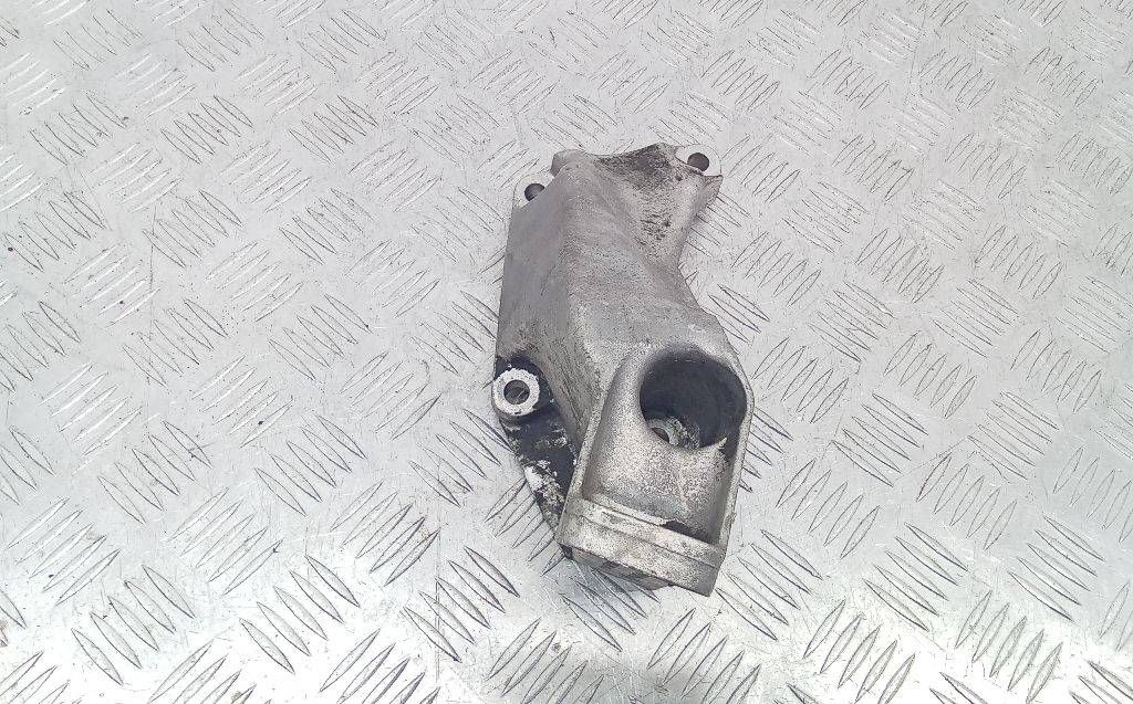 кронштейн двигателя Volkswagen Passat B5 1999, 1.9 л., дизель, МКПП, 8D0199307