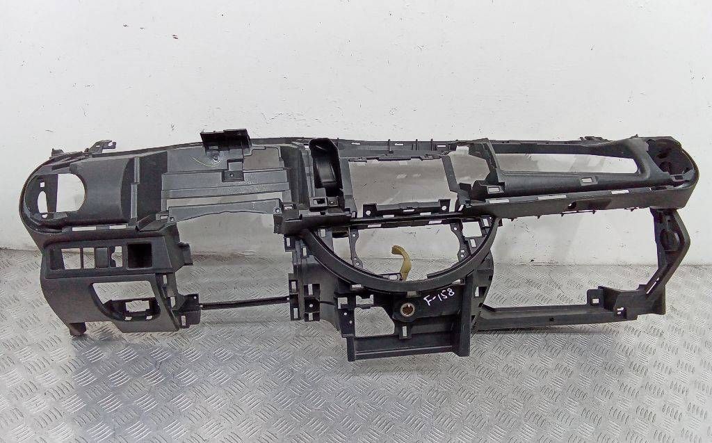 панель передняя салона (торпедо) Nissan Note E11 2006, 682009U100